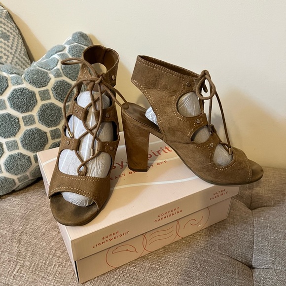 Índigo Rd. Tan Suede Lace-Up Heels - Picture 2 of 4